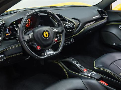 Used 2018 Ferrari 488 GTB RWD image 16