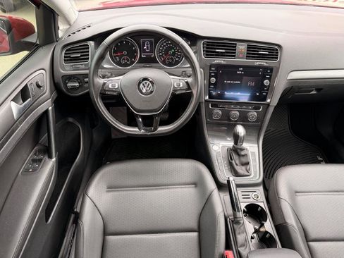 Used 2019 Volkswagen Golf SE FWD image 4