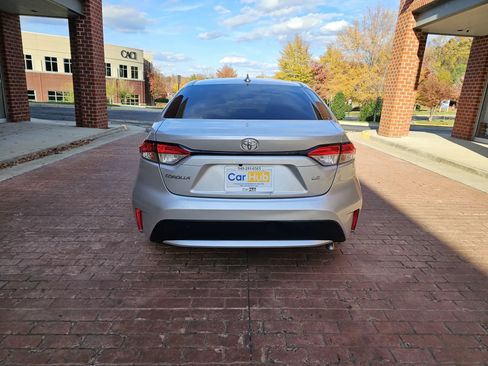Used 2021 Toyota Corolla LE FWD image 5