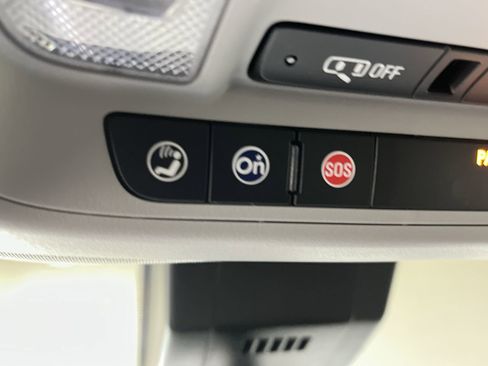 Used 2023 GMC Terrain SLT image 25