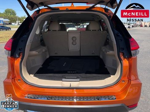 Used 2017 Nissan Rogue SV w/ SV Premium Package AWD/4WD image 32