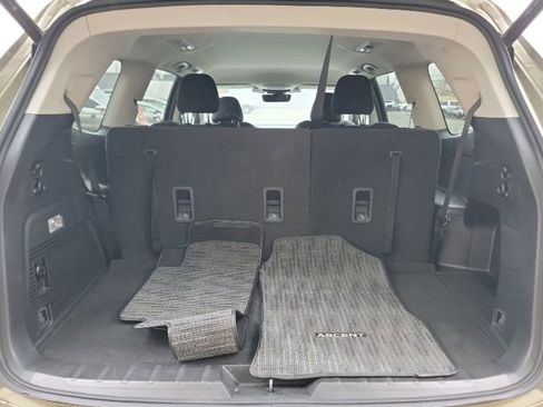 Used 2024 Subaru Ascent Premium w/ Convenience Package image 9
