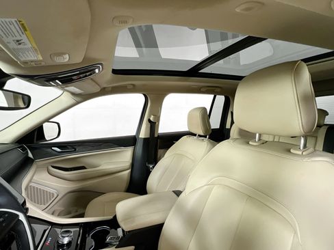 Used 2022 Jeep Grand Cherokee Limited image 21