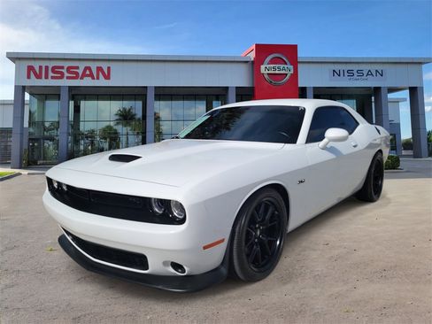 Used 2023 Dodge Challenger R/T w/ Blacktop Package image 9