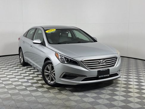 Used 2015 Hyundai Sonata SE w/ Option Group 09 FWD image 2