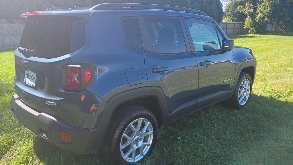 Used 2022 Jeep Renegade Latitude w/ Sun/Sound Group AWD/4WD image 7