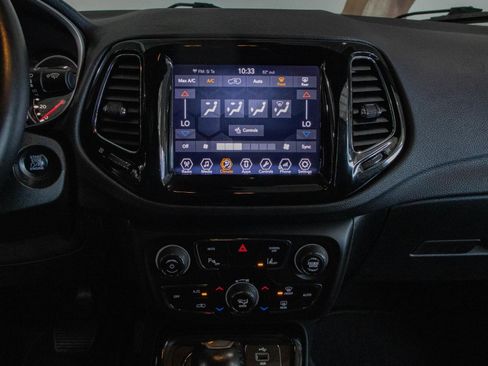 Used 2018 Jeep Compass Limited image 4