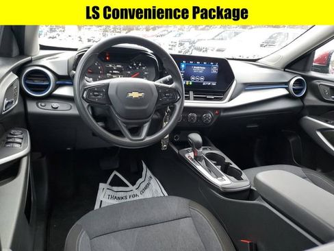 Used 2024 Chevrolet Trax LS w/ LS Convenience Package image 9