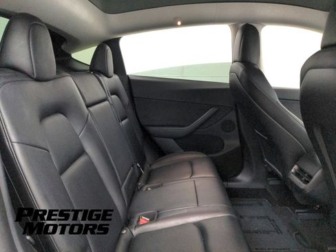 Used 2021 Tesla Model Y Long Range AWD/4WD image 32