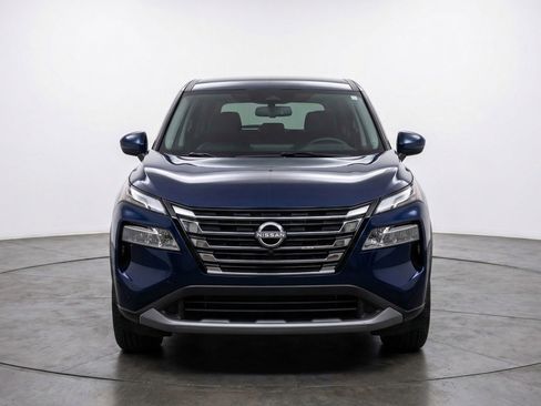 Used 2025 Nissan Rogue SV AWD/4WD image 2