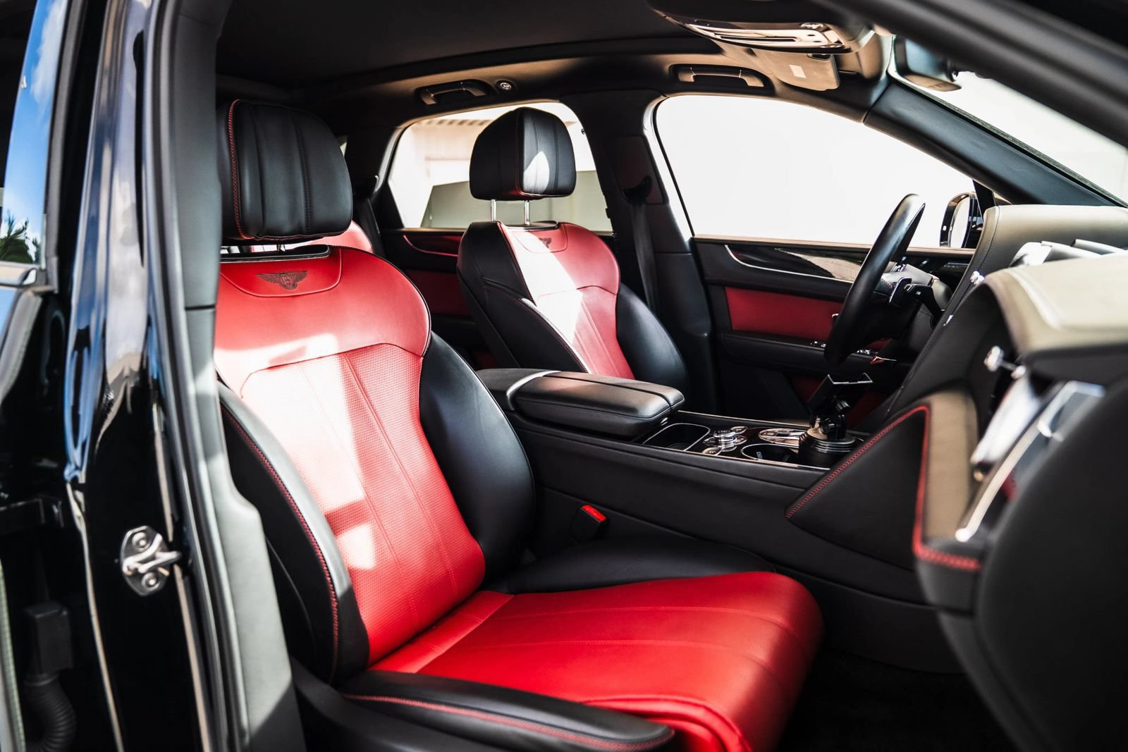 Used 2019 Bentley Bentayga AWD/4WD image 28