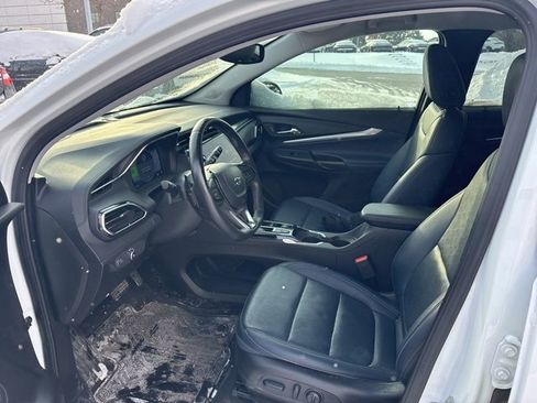 Used 2023 Chevrolet Bolt EUV LT w/ Convenience Package image 9