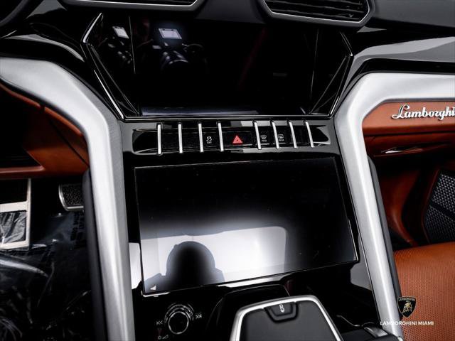 Used 2022 Lamborghini Urus AWD/4WD image 26