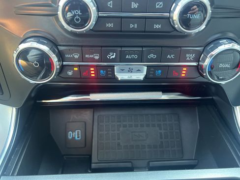 Used 2022 Ford F150 Limited image 26