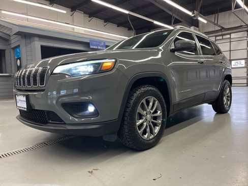 Used 2020 Jeep Cherokee Latitude Plus image 3