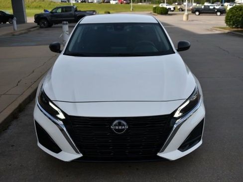 Used 2025 Nissan Altima 2.5 SV FWD image 8