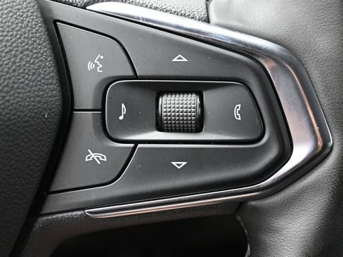 Used 2025 Chevrolet Trax LT w/ LT Convenience Package FWD image 30