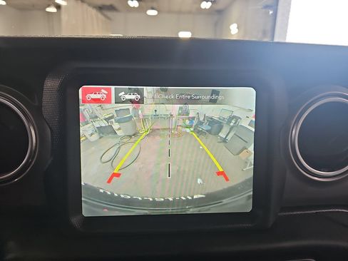 Used 2021 Jeep Wrangler Unlimited Sahara w/ Dual Top Group AWD/4WD image 27
