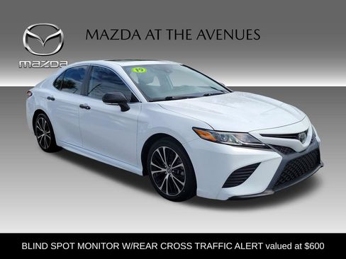 Used 2019 Toyota Camry SE w/ Convenience Package FWD image 4