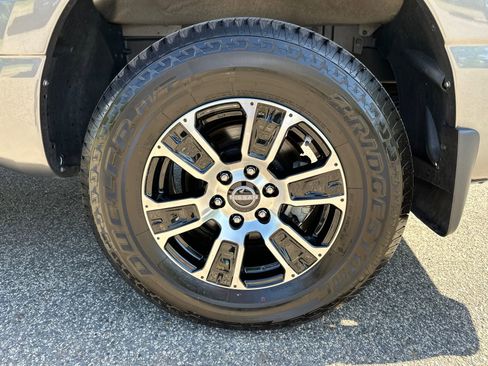 Used 2024 Nissan Titan SV w/ SV Convenience Package image 17