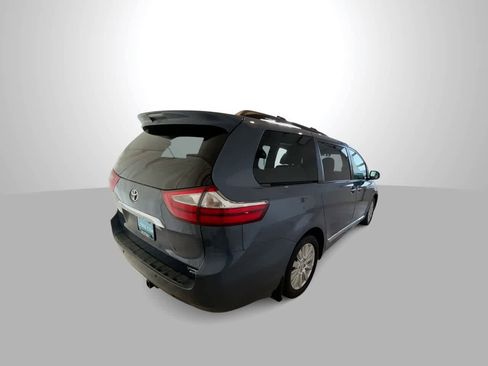 Used 2017 Toyota Sienna Limited Premium image 8