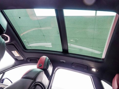 Used 2022 Porsche Macan S w/ Premium Package Plus image 50