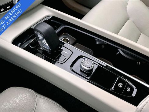 Certified 2024 Volvo XC60 B5 Plus w/ Protection Package Premier AWD/4WD image 18