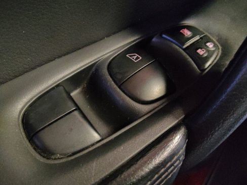Used 2016 Nissan Rogue SV FWD image 27
