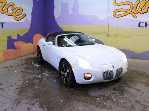 Used 2007 Pontiac Solstice Convertible image 2