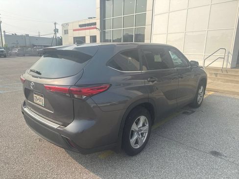 Used 2023 Toyota Highlander L FWD image 5