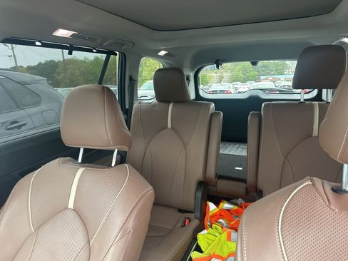 Used 2025 Toyota Grand Highlander AWD image 12