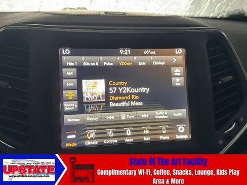 Used 2023 Jeep Cherokee Altitude Lux image 23