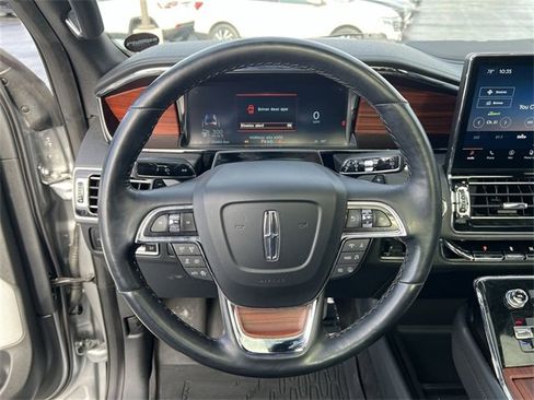 Used 2023 Lincoln Navigator L Reserve image 11