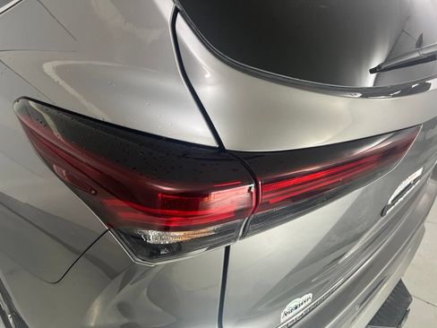 Used 2025 Toyota Highlander Limited AWD/4WD image 42