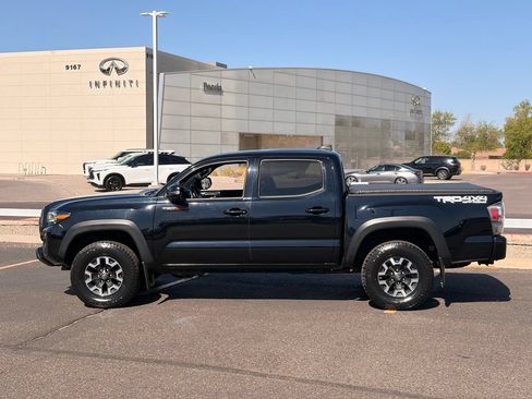 Used 2020 Toyota Tacoma TRD Off-Road w/ TRD Premium Off Road Package AWD/4WD image 3