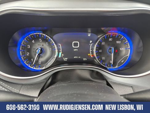 Used 2026 Chrysler Pacifica Limited FWD image 18