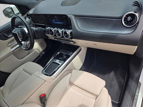 Used 2025 Mercedes-Benz GLA 250 4MATIC image 16