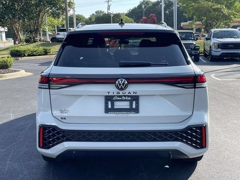 Certified 2026 Volkswagen Tiguan SE R-Line FWD image 6