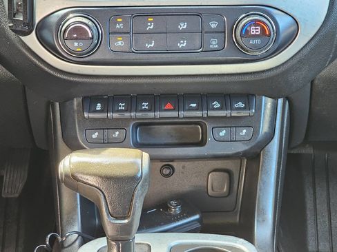 Used 2019 Chevrolet Colorado ZR2 w/ ZR2 Midnight Special Edition image 23