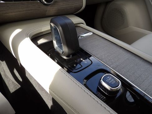 Certified 2024 Volvo XC90 B6 Plus w/ Protection Package Premier image 25