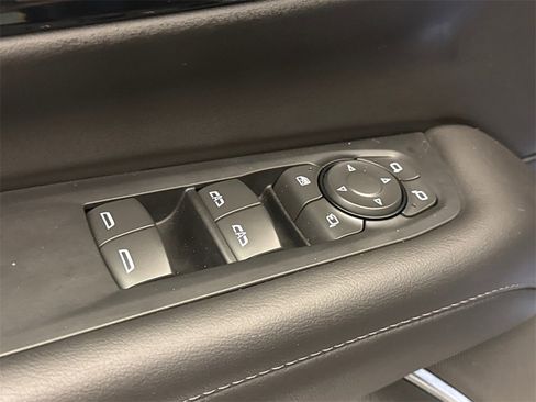 Used 2025 Chevrolet Suburban Z71 w/ Comfort Package image 23