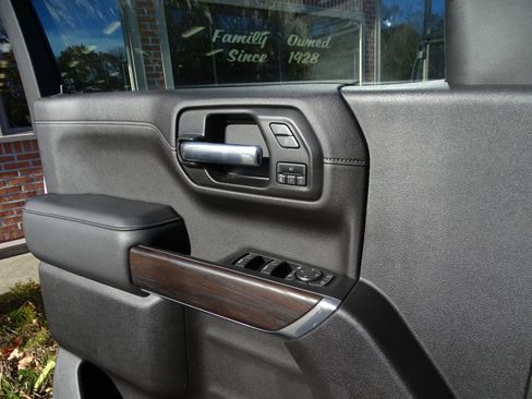 Used 2021 GMC Sierra 1500 SLT w/ SLT Convenience Package image 16