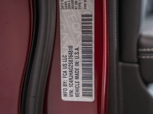 New 2025 Jeep Grand Cherokee Altitude image 37