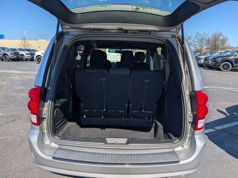 Used 2018 Dodge Grand Caravan SE image 7