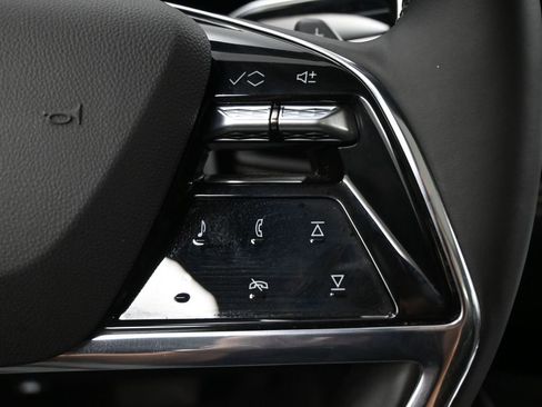 Used 2025 Cadillac Escalade ESV Premium Luxury image 21