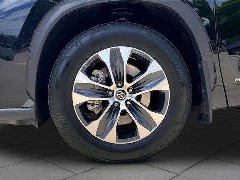 Certified 2026 Toyota Highlander XLE AWD/4WD image 11
