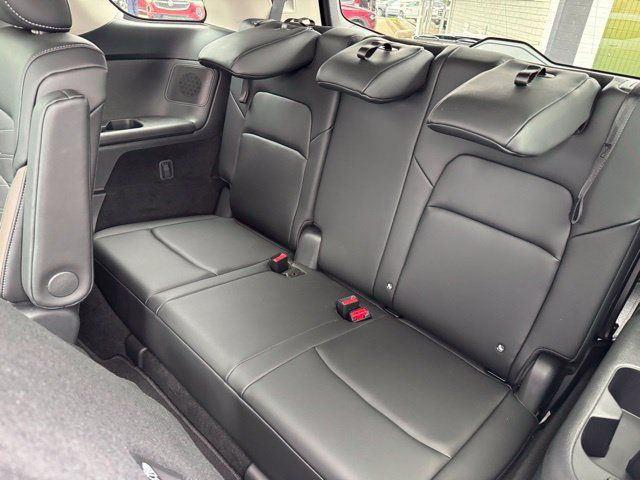 Used 2025 Nissan Pathfinder Platinum FWD image 25