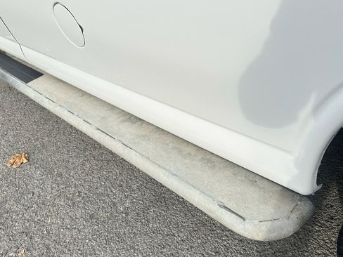 Used 2018 Chevrolet Express 2500 w/ Driver Convenience Package image 9