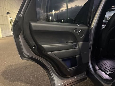 Used 2018 Land Rover Range Rover Sport HSE Dynamic image 16