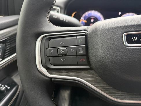 Used 2024 Jeep Wagoneer Series II w/ Flexible Seating Group image 21